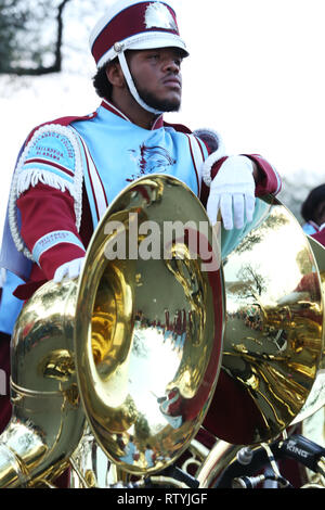 New Orleans, Louisiana, USA. 02. März, 2019. 2. März: Mitglieder von Talladega College Marching Band auf der Canal Street durchführen während Mardi Gras am 2. März 2019 in New Orleans, Louisiana, USA. (Credit: SEAN DRAKES/Alamy leben Nachrichten Stockfoto