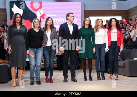 Madrid, Spanien. 03. März, 2019. Die Sprecherin der Cs in den Rat der Stadt Madrid, Begoña Villacís (L), Stellvertretender Marta Rivera, Senator Lorena Roldán, der Präsident der Bürgerinnen und Bürger (Cs), Albert Rivera, Nationale Partei Sprecher, Inés Arrimadas, Stellvertreter, Patricia Reyes und Presindenta des Parlaments von Andalusien, Marta Bosquet (R) gesehen, die in den Medien. Credit: Jesús Hellin/Alamy leben Nachrichten Stockfoto