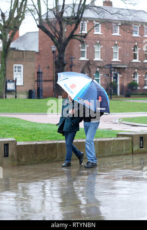 Hereford, Großbritannien. 3. März 2019. UK Wetter - Starker Regen und starke Winde sorgen für ein umbella Tag in Hereford als Sturm Freya Ansätze der UK aus dem Süden - Foto Steven Mai/Alamy leben Nachrichten Stockfoto