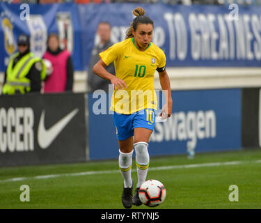 Nashville, USA. 02 Mär, 2019. Marta (10), bewegt sich die Kugel unten das Feld während des internationalen Fußball-Match zwischen Brasilien und Japan, in der Sie glaubt, Schale, bei Nissan Stadion in Nashville, TN. Japan besiegt Brasilien, 3-1. Kevin Langley/Sport Süd Media/CSM/Alamy leben Nachrichten Stockfoto