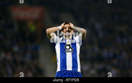 Porto, Portugal. 02 Mär, 2019. Alex Telles während des Spiels zwischen Porto und Benfica im Estádio do Dragão gehalten in Porto, Portugal. Das gleiche gilt für die 24. Portugiesische Meisterschaft. Credit: Marco Galvão/FotoArena/Alamy leben Nachrichten Stockfoto