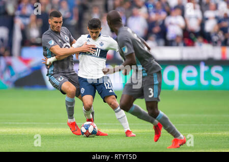 Vancouver, Kanada. 2. März 2019. Romain Metanire (19) (links) von Minnesota United schlachten Fredy Montero (12) von Vancouver Whitecaps für den Ball. Minnesota gewinnt 3-2 über Vancouver. Vancouver Whitecaps vs Minnesota United FC BC Place Stadium. © Gerry Rousseau/Alamy leben Nachrichten Stockfoto