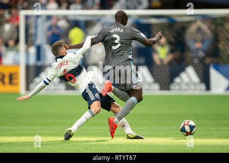 Vancouver, Kanada. 2. März 2019. Ike Gruber (3) von Minnesota United drücken Ion Erice (6) von Vancouver Whitecaps weg von der Kugel. Minnesota gewinnt 3-2 über Vancouver. Vancouver Whitecaps vs Minnesota United FC BC Place Stadium. © Gerry Rousseau/Alamy leben Nachrichten Stockfoto