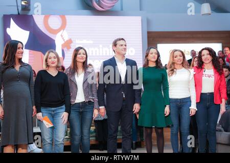 Madrid, Spanien. 03 Mär, 2019. Die Sprecherin der Cs in den Rat der Stadt Madrid, Begoña Villacís (L), Stellvertretender Marta Rivera, Senator Lorena Roldán, der Präsident der Bürgerinnen und Bürger (Cs), Albert Rivera, Nationale Partei Sprecher, Inés Arrimadas, Stellvertreter, Patricia Reyes und Presindenta des Parlaments von Andalusien, Marta Bosquet (R) gesehen, die in den Medien. Credit: CORDON Cordon Drücken Sie die Taste/Alamy leben Nachrichten Stockfoto