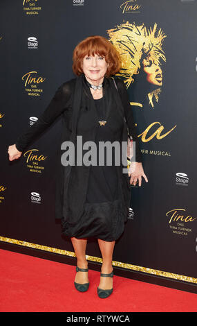 Hamburg, Deutschland. 03 Mär, 2019. Hannelore Hoger, Schauspielerin, kommt auf die Deutsche Premiere des Musicals "Tina Turner Tina-Das Musical" im Operettenhaus. Quelle: Georg Wendt/dpa/Alamy leben Nachrichten Stockfoto