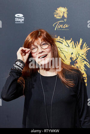 Hamburg, Deutschland. 03 Mär, 2019. Katja Ebstein, Sänger, kommt auf die Deutsche Premiere des Musicals "Tina Turner Tina-Das Musical" im Operettenhaus. Quelle: Georg Wendt/dpa/Alamy leben Nachrichten Stockfoto