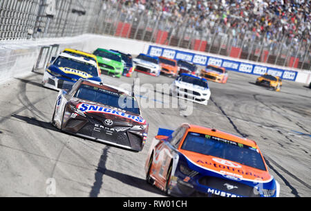 Hampton, GA, USA. 24 Feb, 2018. Autos Rennen auf der Vorderseite gleich bei der QuikTrip Falten der Ehre 500 am Sonntag an der Atlanta Motor Speedway in Hampton, GA. Austin McAfee/CSM/Alamy leben Nachrichten Stockfoto