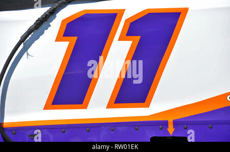 Hampton, GA, USA. 24 Feb, 2018. Die FedEx Toyota vor Beginn der QuikTrip Falten der Ehre 500 am Sonntag an der Atlanta Motor Speedway in Hampton, GA. Austin McAfee/CSM/Alamy leben Nachrichten Stockfoto