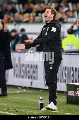 Wolfsburg, Deutschland. 3 Mär, 2019. Bremens Trainer Florian Kohfeldt reagiert während eines Deutschen Bundesligaspiel zwischen dem VfL Wolfsburg und dem SV Werder Bremen, in Wolfsburg, Deutschland, am 3. März 2019. Das Match endete mit einem 1-1. Credit: Kevin Voigt/Xinhua/Alamy leben Nachrichten Stockfoto