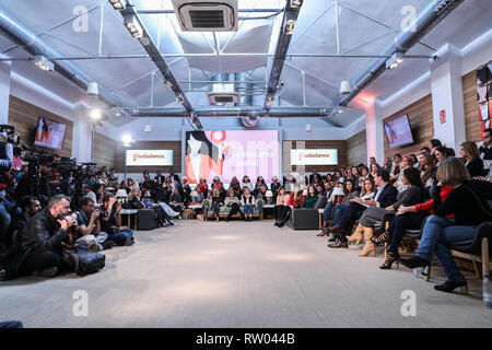 Der Präsident der Bürgerinnen und Bürger (Cs), Albert Rivera, und der Führer der Cs in Katalonien und nationale Partei Sprecher, Inés Arrimadas werden gesehen, bei der Präsentation der Dekalog von Cs 'Liberalen Feminismus eine integrative, pluralen und offenen Feminismus. Stockfoto