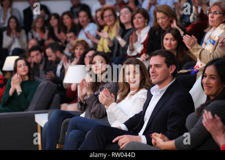 Der Präsident der Bürgerinnen und Bürger (Cs), Albert Rivera gesehen spricht über den Dekalog während der Veranstaltung. Stockfoto