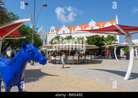 Plaza Daniel Leo mit niederländischen Gebäuden im Kolonialstil, Oranjestad, Aruba, ABC-Inseln, Leeward Antillen, Karibik Stockfoto