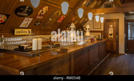 Doesburg, Niederlande, Februar 2019: das Innere einer oid historische Bar in den Niederlanden Stockfoto