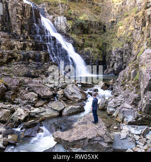 Pistyll Kain Wasserfall im Coed-y-Brenin Forest Park in Snowdonia, Wales. Stockfoto