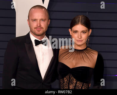 BEVERLY HILLS, Kalifornien - 24. Februar: Aaron Paul, Lauren Parsekian besucht 2019 Vanity Fair Oscar Party im Wallis Annenberg Zentrum für die Performi Stockfoto