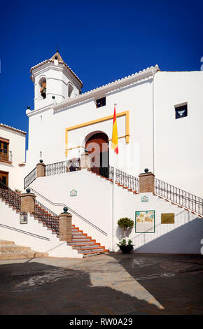 Die Iglesia de Santa Catalina ist ein aus dem 16. Jahrhundert Mudejar Struktur in der Hauptstraße in Sayalonga, Provinz Málaga, Andalusien, Spanien. Stockfoto