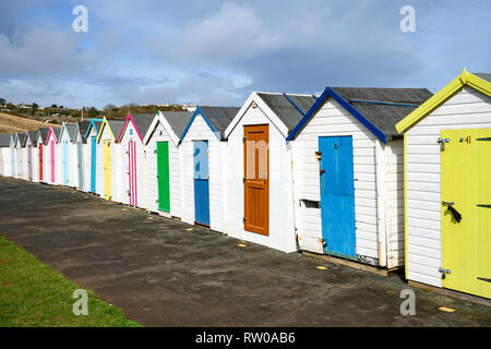Bunten Holzhütten am Broadsands in der Nähe von Paignton in Devon Stockfoto