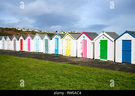 Bunten Holzhütten am Broadsands in der Nähe von Paignton in Devon Stockfoto