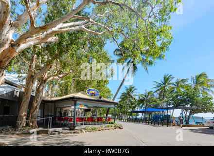 Apres Beach Bar Grill auf das Vorland in Palm Cove, Cairns Northern Beaches, Far North Queensland, Queensland, FNQ, Australien Stockfoto