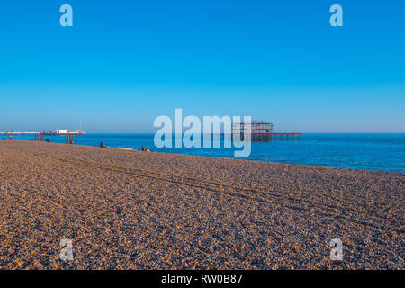 Schöne Brighton Beach ist ein beliebter Treffpunkt im Sommer Stockfoto