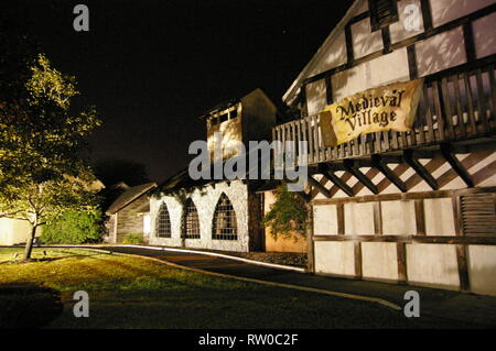 Ein Gebäude im mittelalterlichen Dorf im Mittelalter Dinner theater Attraktion. Kissimmee, Florida, USA Stockfoto