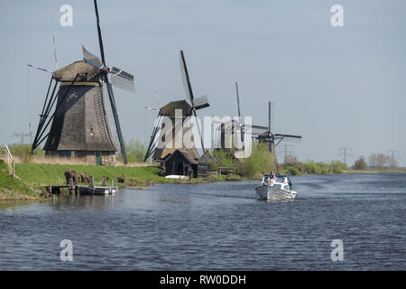 Niederlande, Kinderdijk, 2017, Iconic Weltkulturerbe mit 19 Mühlen und 3 Pumpstationen, plus Dämmen und Stauseen, die Überschwemmungen in den Polder Steuerung Stockfoto