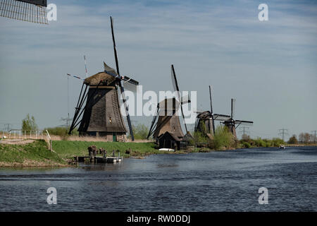 Niederlande, Kinderdijk, 2017, Iconic Weltkulturerbe mit 19 Mühlen und 3 Pumpstationen, plus Dämmen und Stauseen, die Überschwemmungen in den Polder Steuerung Stockfoto