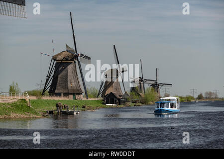 Niederlande, Kinderdijk, 2017, Iconic Weltkulturerbe mit 19 Mühlen und 3 Pumpstationen, plus Dämmen und Stauseen, die Überschwemmungen in den Polder Steuerung Stockfoto