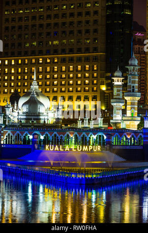 Masjid Jamek (Jamek Moschee) in der Nacht, Kuala Lumpur, Malaysia. Stockfoto