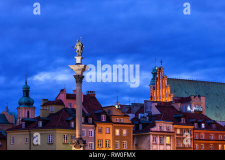 Altstadt Skyline am Abend, Stadt Warschau in Polen, Sigismunds Spalte, Wohnhäusern und Kirchen. Stockfoto