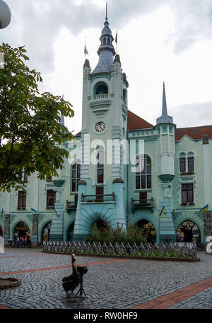 Rathaus im Zentrum der Stadt Mukachevo, Ukraine Stockfoto