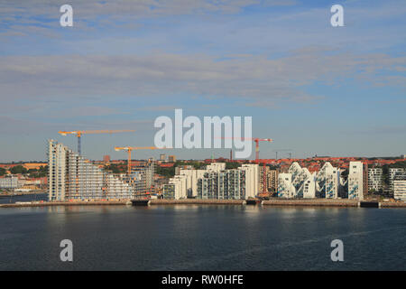 Neue Gebäude am Ufer des Meeres Golf. Aarhus, Dänemark Stockfoto