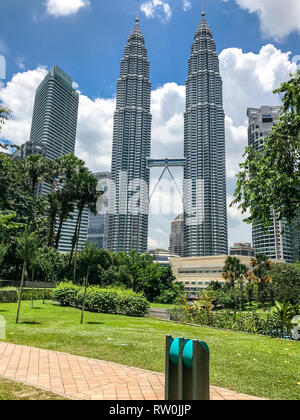 Petronas Towers vom KLCC Park, Kuala Lumpur, Malaysia. Stockfoto