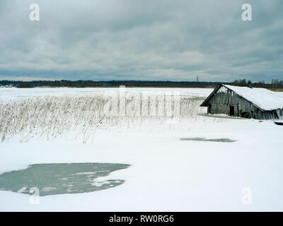 Fisherman's House in der Nähe des zugefrorenen See fishermans Haus in der Nähe des zugefrorenen See Stockfoto