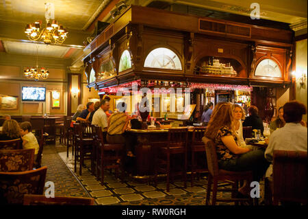 Die Riverview Lounge im Haunted Hotel Lafayette, Marietta, OH Stockfoto