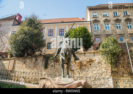 Reiterstandbild von St. George und der Drache in Zagreb, Kroatien. Stockfoto