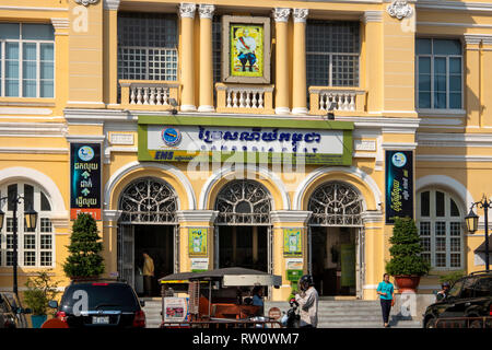 Kambodscha, Phnom Penh, Stadtzentrum, Street 13, alte französische Kolonialzeit Postgebäude Eingang Stockfoto