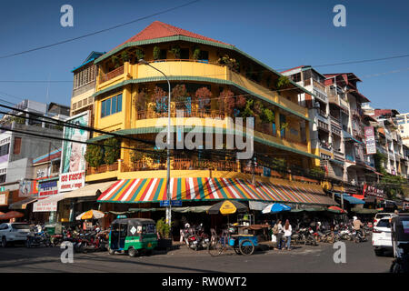 Kambodscha, Phnom Penh, Stadtzentrum, Preah Ang Eng, Street 13, gestreiften Markise der Tante-Emma-Laden in der Nähe von Phsar Kandal Stockfoto