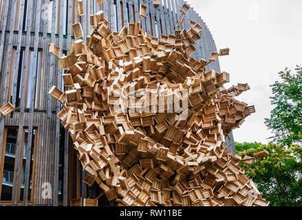Das Gebäude mit einer Fassade aus Kisten aus Holz gemacht. Nantes, Frankreich Stockfoto