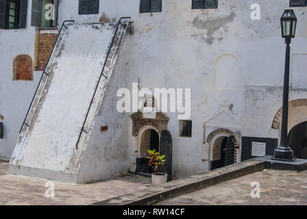 Ein Foto von der Wand in der historischen Elmina Castle in Ghana, Westafrika Stockfoto