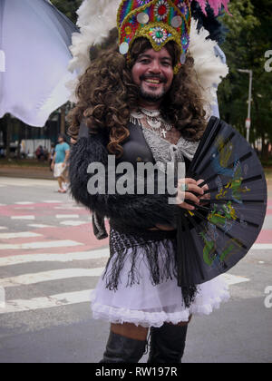 Praça da República, São Paulo, São Paulo, Brasil/23 Februar 2019/Teilnehmer haben Spaß in der bloco do Xique Xique tun Cairo Street Parade am S Stockfoto