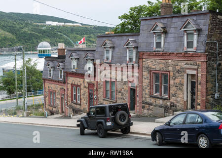 Wohnhäuser, in der Nähe der Batterie, in der Innenstadt von St. John's, Neufundland, Sommer 2018 Stockfoto