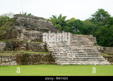 Die Pyramide in archäologische Stätte des antiken Maya-Stadt Altun Ha (Belize). Stockfoto