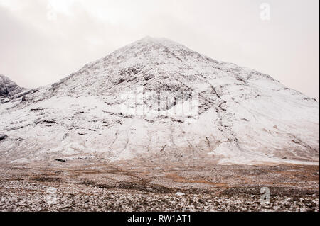 Fairy Pools Pfad am Fuße der Black Cuillins in der Nähe von Glenbrittle, Isle of Skye. Schottland. Stockfoto