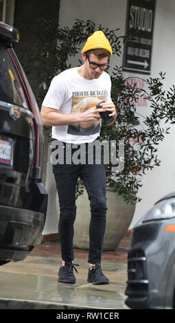 Vater des neugeborenen Hilary Duff's Tochter, Matthew Koma Schritte heraus tragen ein Phoebe Bridgers t-shirt und gelbe Mütze mit: Matthew Koma Wo: Los Angeles, Kalifornien, Vereinigte Staaten, wenn: 31 Jan 2019 Credit: WENN.com Stockfoto