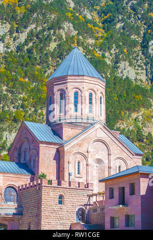 Erzengel Klosteranlage im Dariali Schlucht, Georgien befindet. Stockfoto