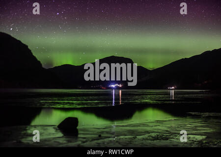 Die aurora borealis ist eine atemberaubende Anzeige in Stirling über Loch Lubnaig und Loch Venachar Mit: Loch Lubnaig Wo: in der Nähe von Callander, Großbritannien Wann: 31 Jan 2019 Credit: Euan Kirsche / WANN Stockfoto