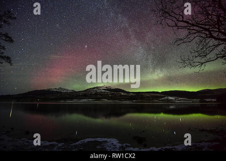 Die aurora borealis ist eine atemberaubende Anzeige in Stirling über Loch Lubnaig und Loch Venachar Mit: Loch Venachar Wo: in der Nähe von Callander, Großbritannien Wann: 31 Jan 2019 Credit: Euan Kirsche / WANN Stockfoto