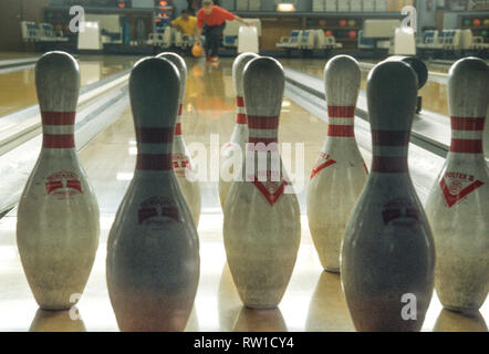 Stifte in einer Bowlingbahn Schuß von hinten, USA Stockfoto