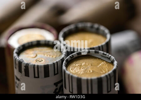 Verpackte Stapel von Canadian Dollar Münzen einfach zählen zu ermöglichen Stockfoto